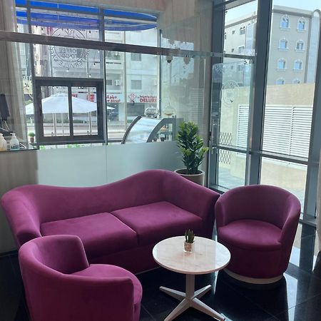 C - Hotel And Suites דוחה מראה חיצוני תמונה