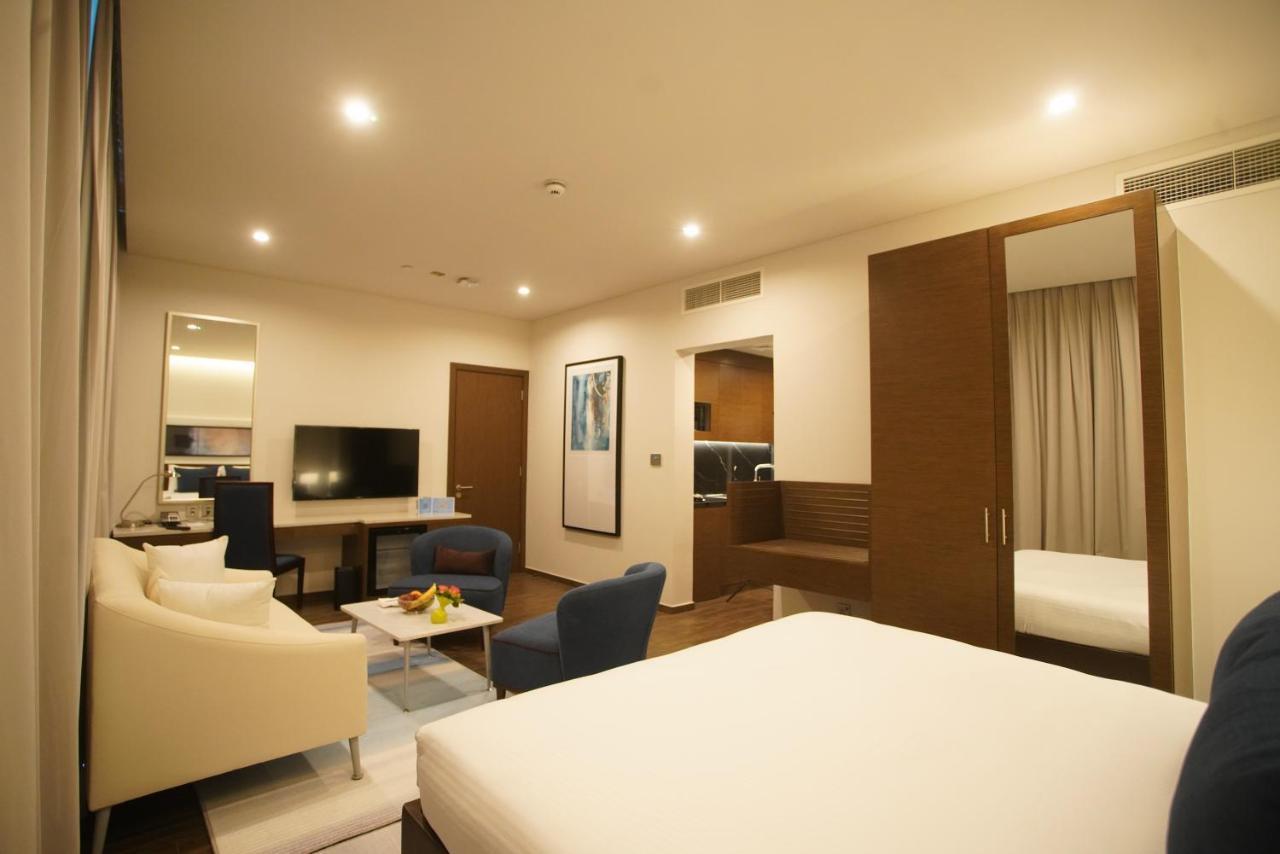 C - Hotel And Suites דוחה מראה חיצוני תמונה