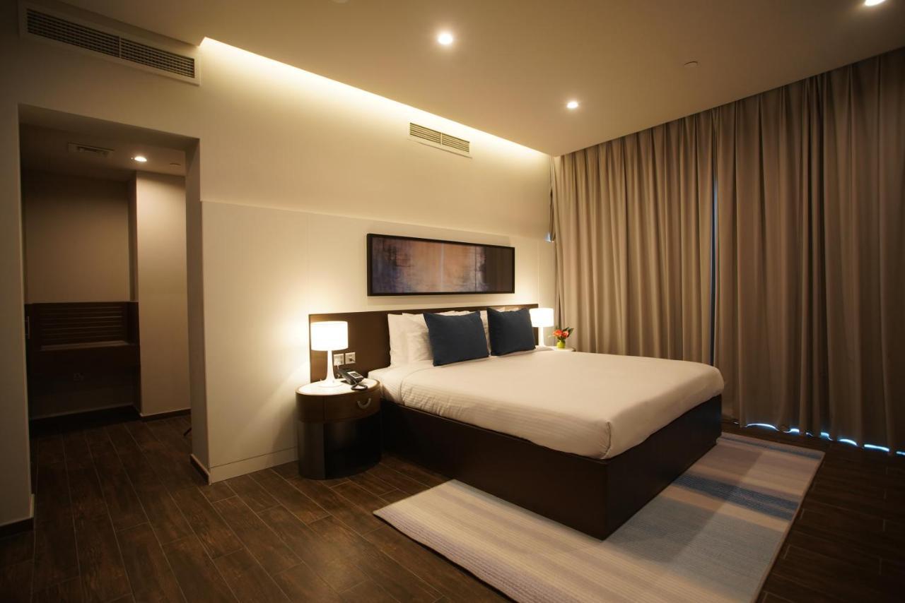 C - Hotel And Suites דוחה מראה חיצוני תמונה