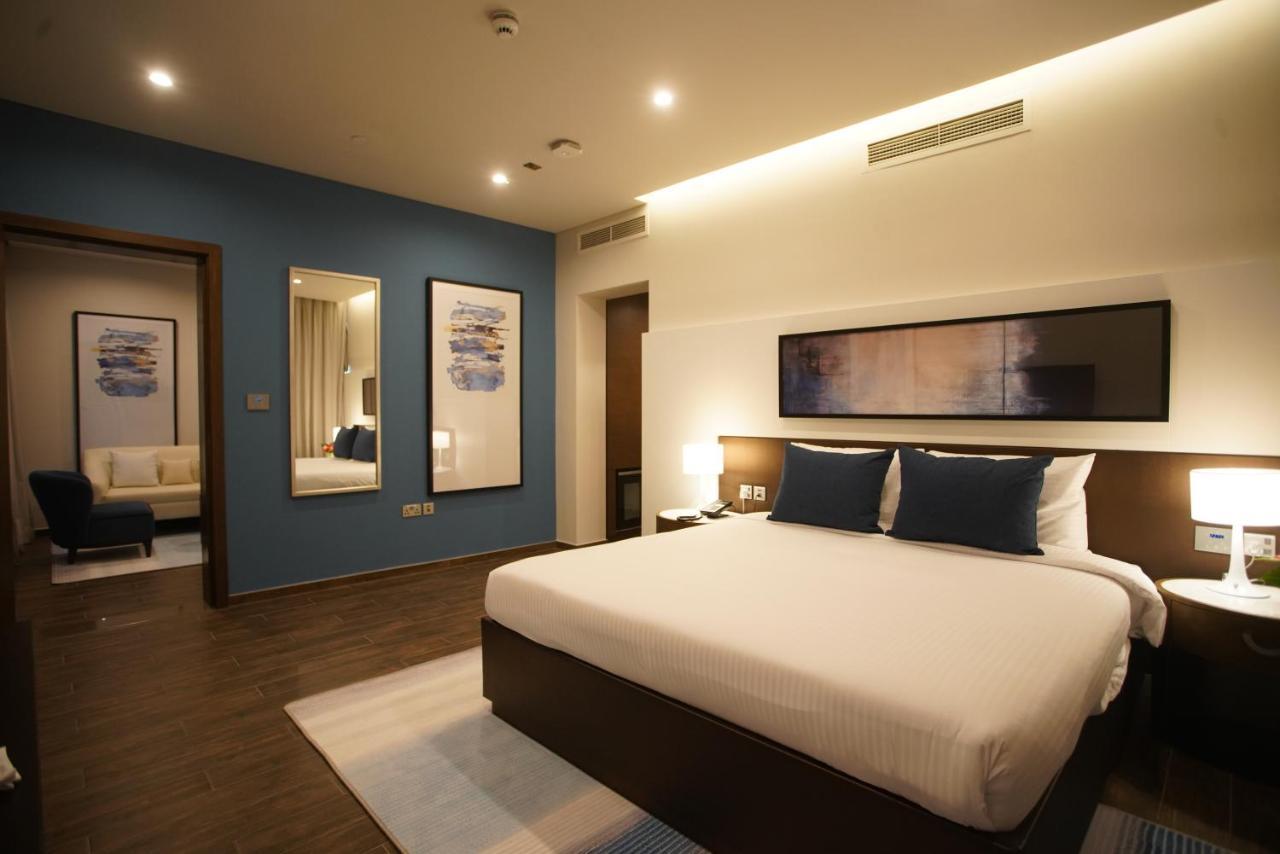 C - Hotel And Suites דוחה מראה חיצוני תמונה