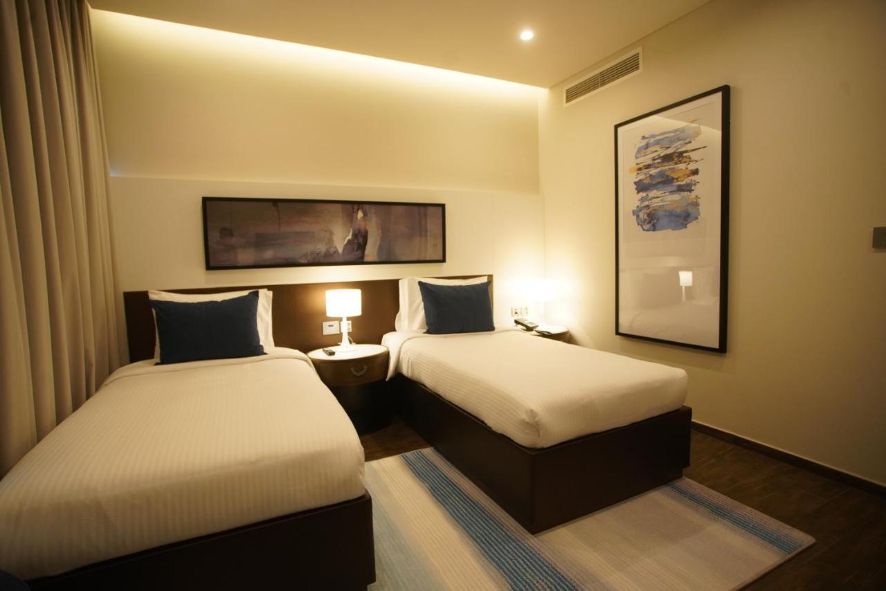C - Hotel And Suites דוחה מראה חיצוני תמונה