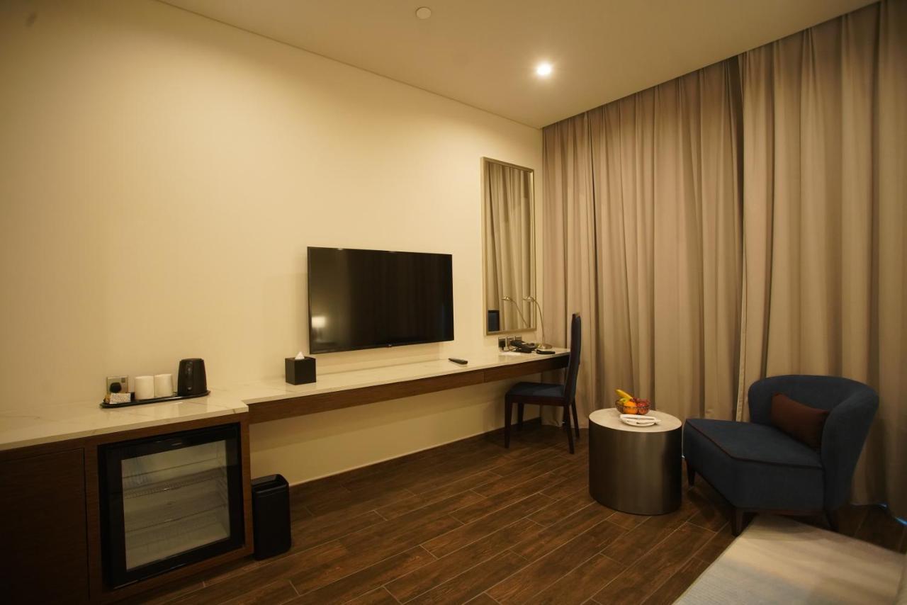 C - Hotel And Suites דוחה מראה חיצוני תמונה
