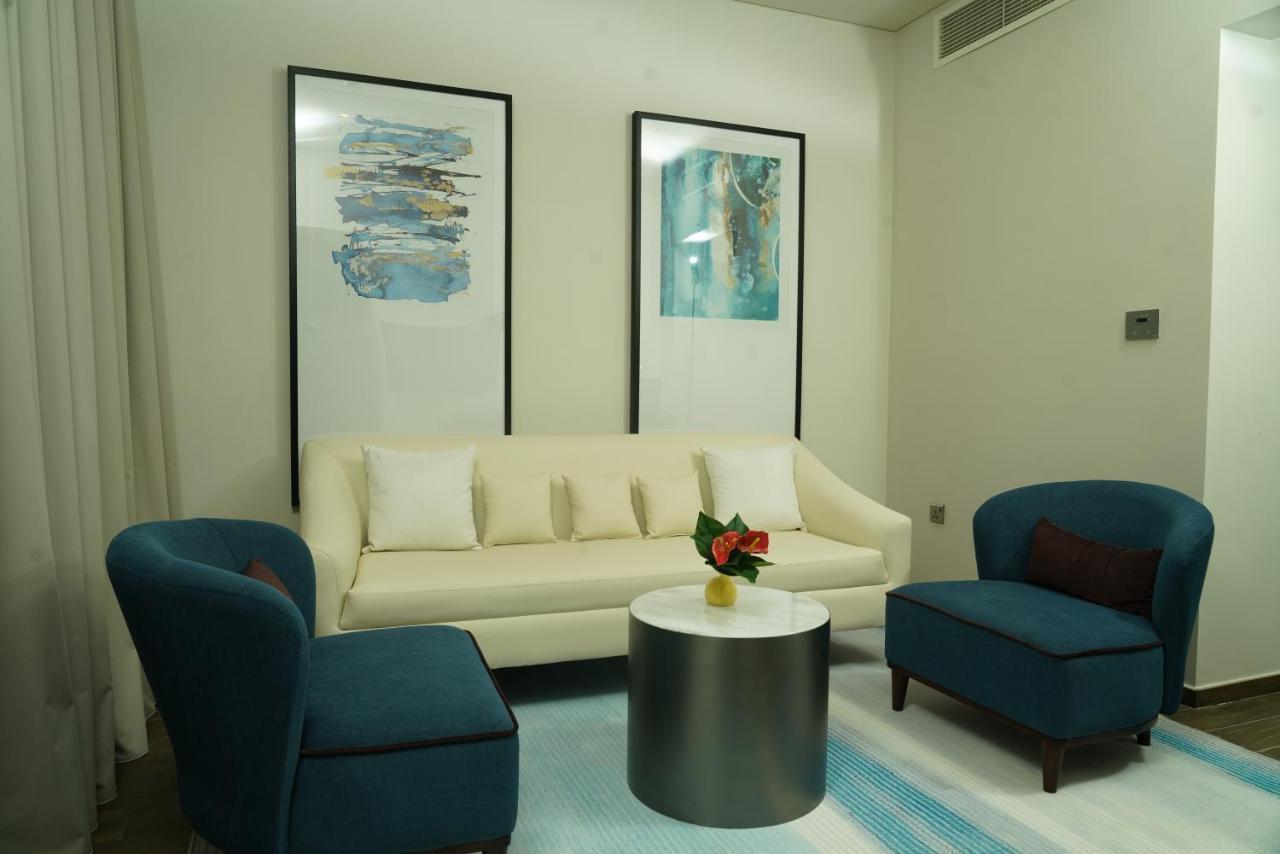 C - Hotel And Suites דוחה מראה חיצוני תמונה