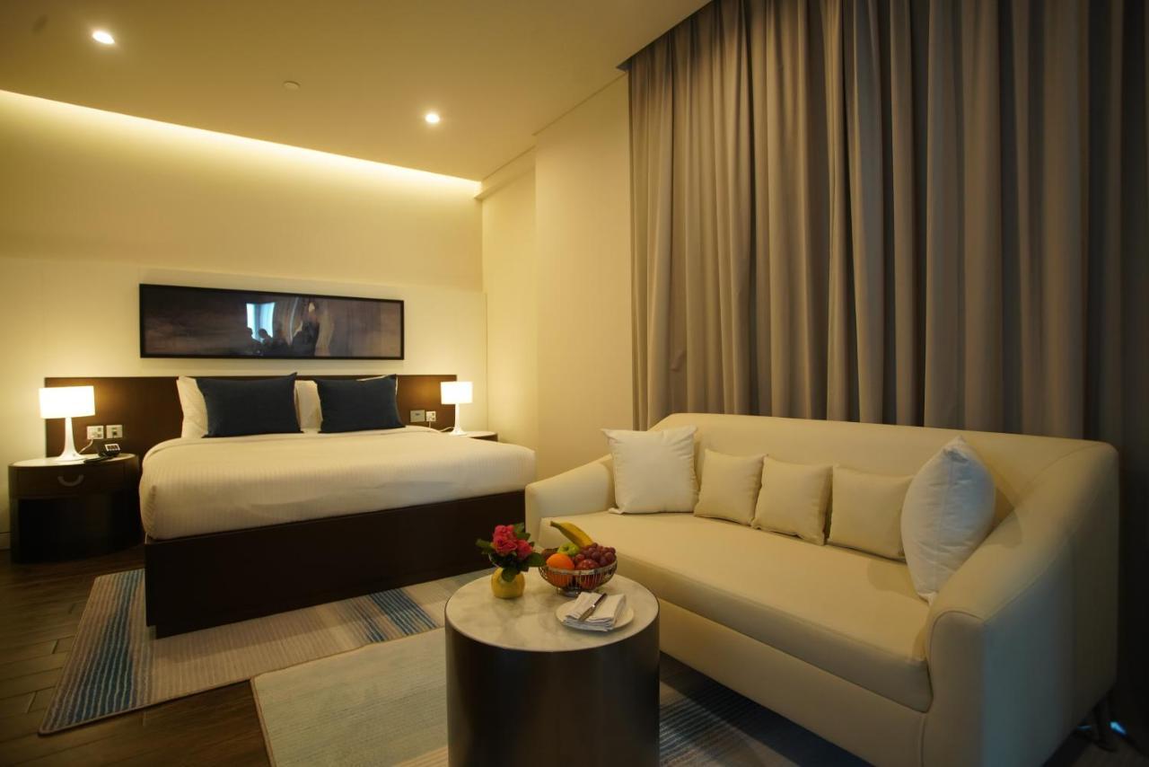 C - Hotel And Suites דוחה מראה חיצוני תמונה