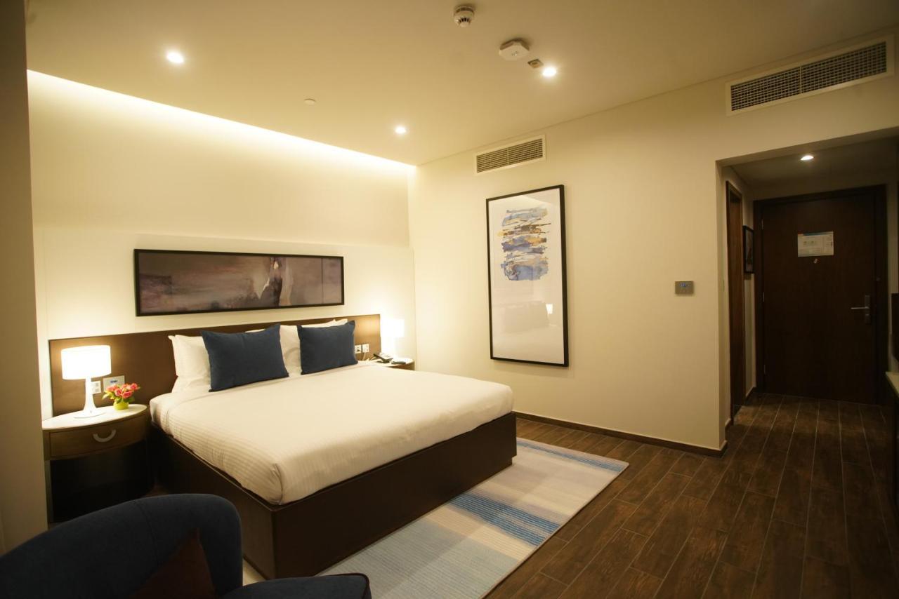C - Hotel And Suites דוחה מראה חיצוני תמונה