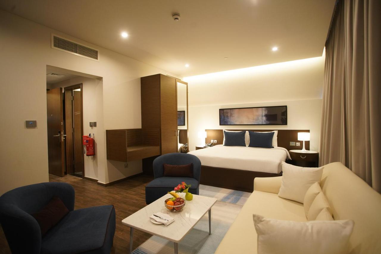 C - Hotel And Suites דוחה מראה חיצוני תמונה