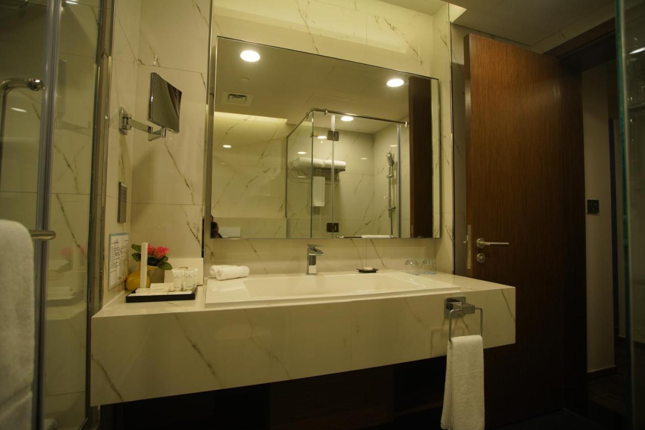 C - Hotel And Suites דוחה מראה חיצוני תמונה