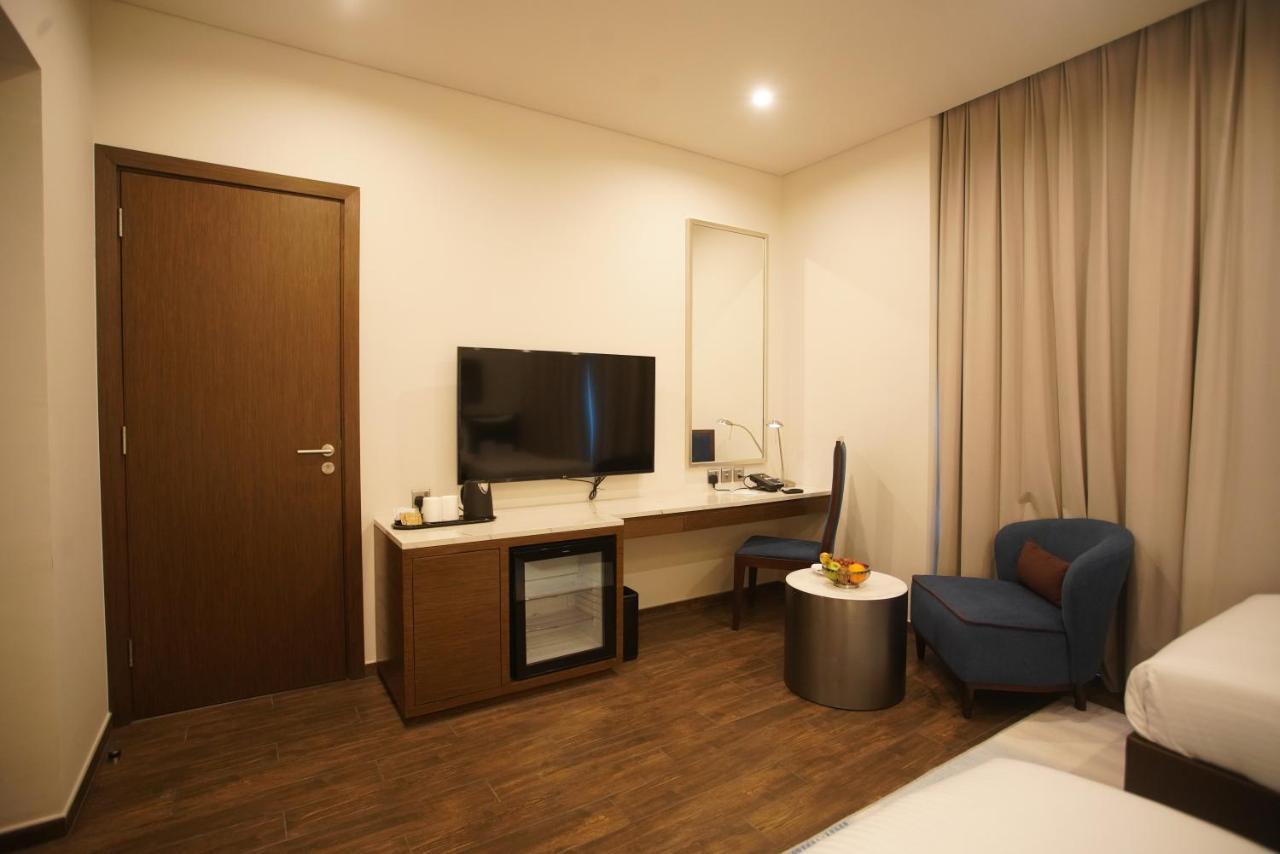 C - Hotel And Suites דוחה מראה חיצוני תמונה