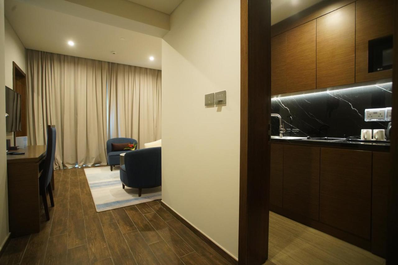 C - Hotel And Suites דוחה מראה חיצוני תמונה
