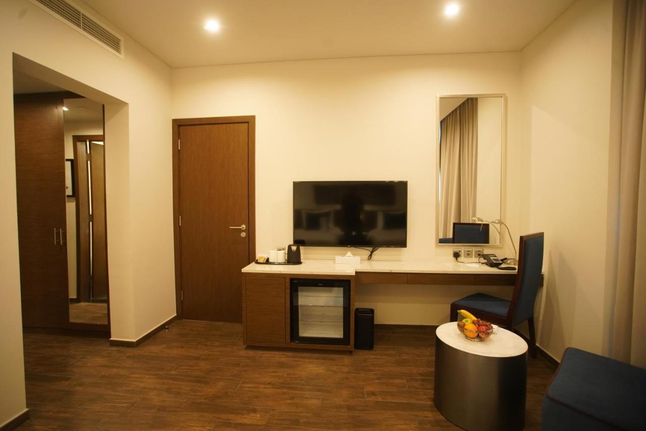 C - Hotel And Suites דוחה מראה חיצוני תמונה