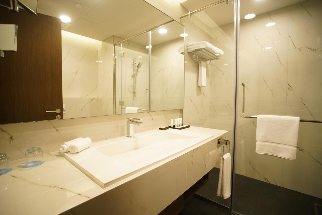 C - Hotel And Suites דוחה מראה חיצוני תמונה