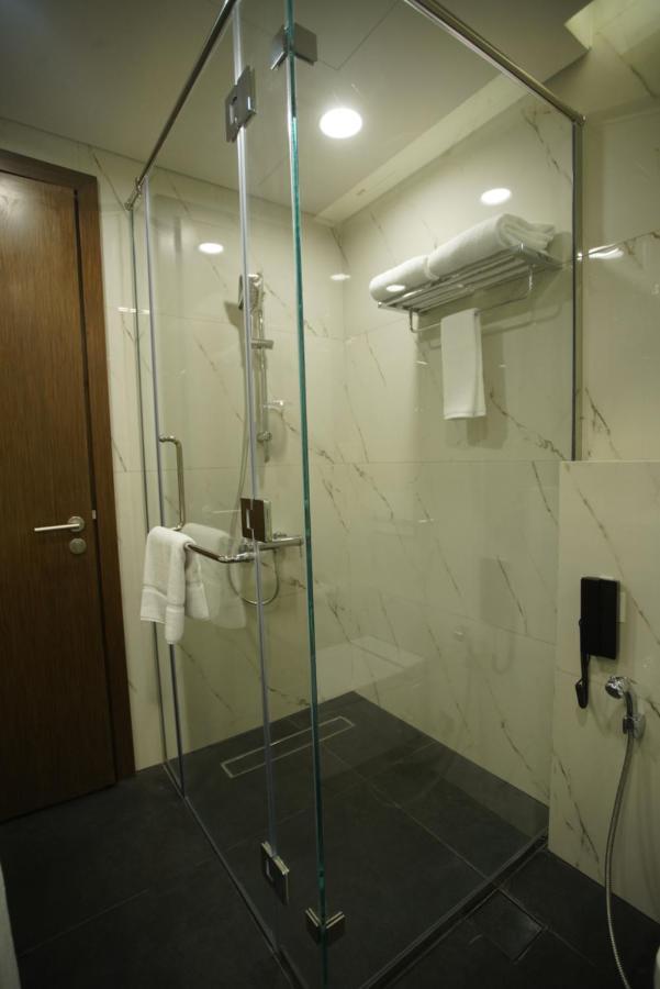 C - Hotel And Suites דוחה מראה חיצוני תמונה