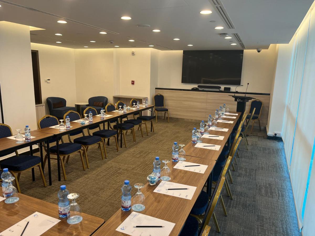 C - Hotel And Suites דוחה מראה חיצוני תמונה