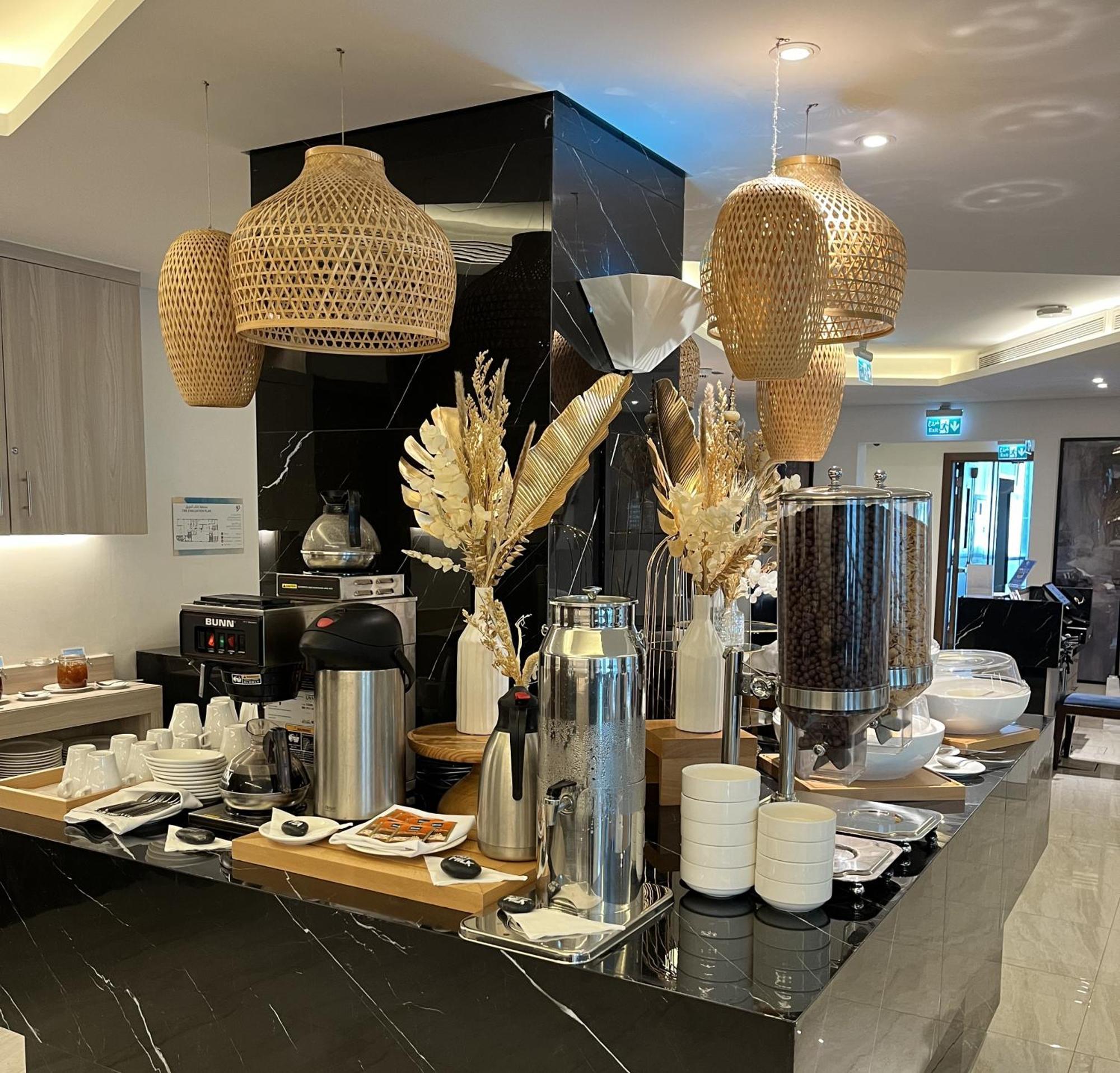 C - Hotel And Suites דוחה מראה חיצוני תמונה