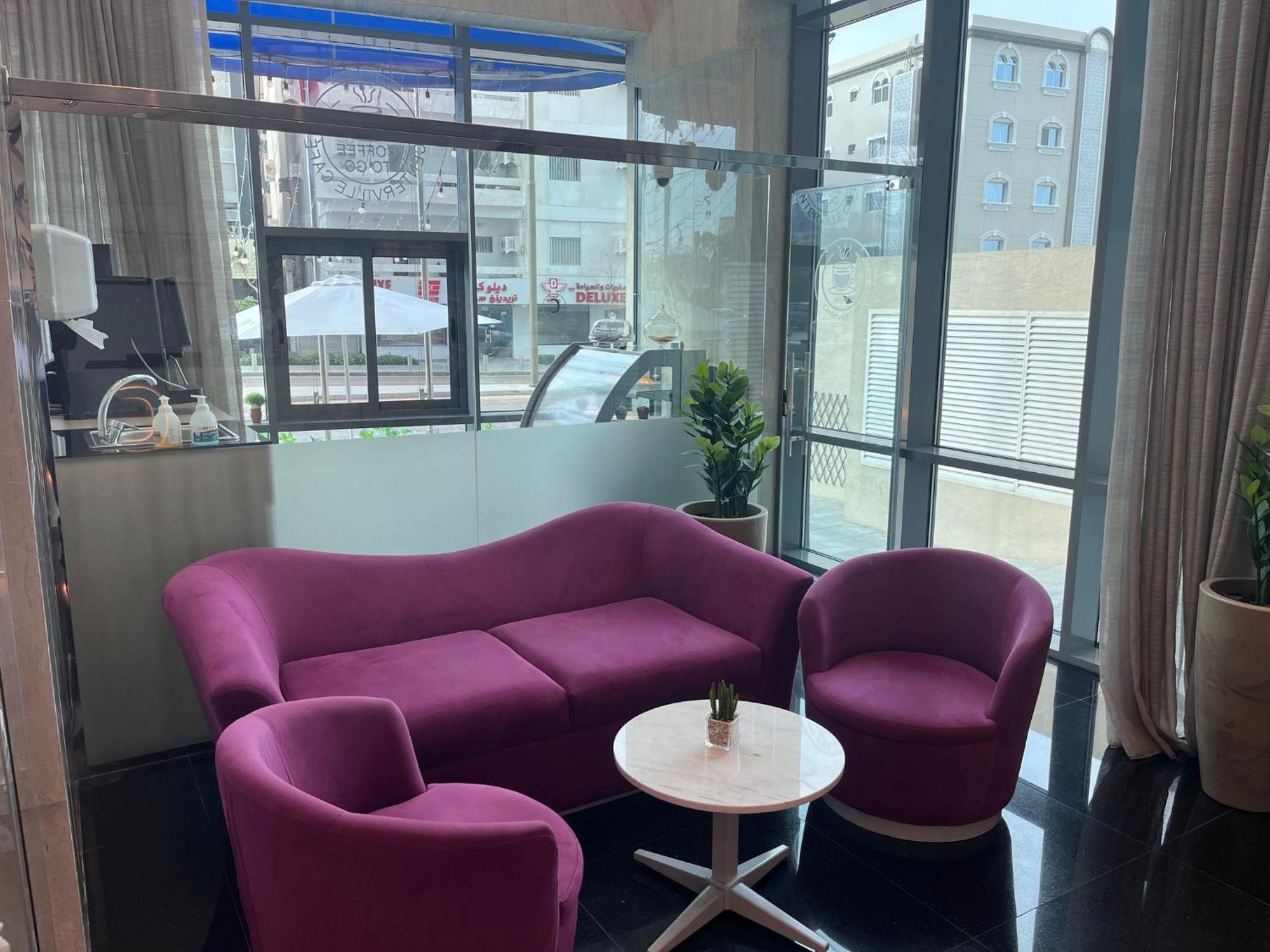 C - Hotel And Suites דוחה מראה חיצוני תמונה